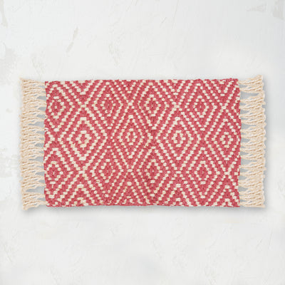 Jute rugs with diamond pattern in bright pink